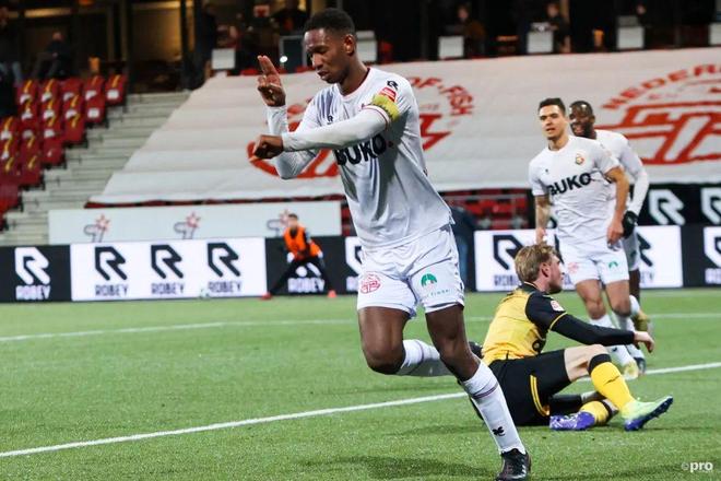 既是进攻的 既是进攻的